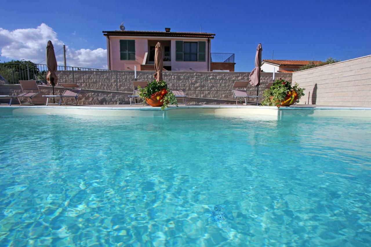Villa La Collina Del Girasole Montecastrilli Exterior foto