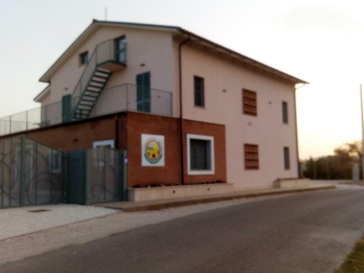 Villa La Collina Del Girasole Montecastrilli Exterior foto